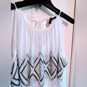 White House Black Market Sleeveless Pretty Embellished Shell Blouse, LP. NWT.